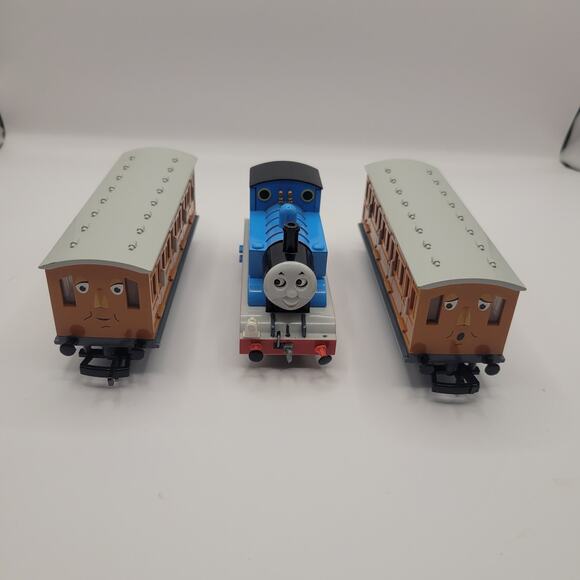 2002 Limited Bachmann Thomas the Tank Engine with Annie and Clarabel - Picture 1 of 10
